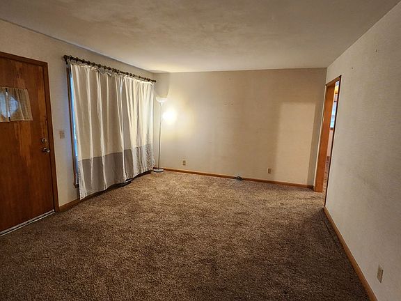 2. 3027 S Bonn, Living Room