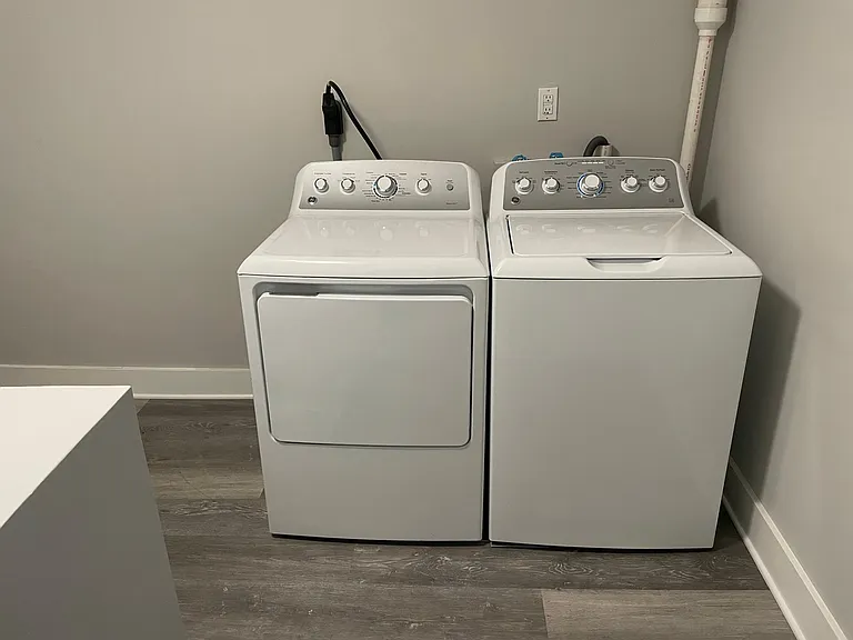 Full Size GE Washer & Dryer included