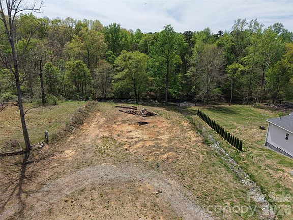 3rd image of 16 Creston Cir #16