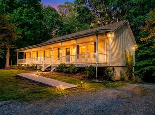 1044 Striper Ct, Moneta, VA 24121