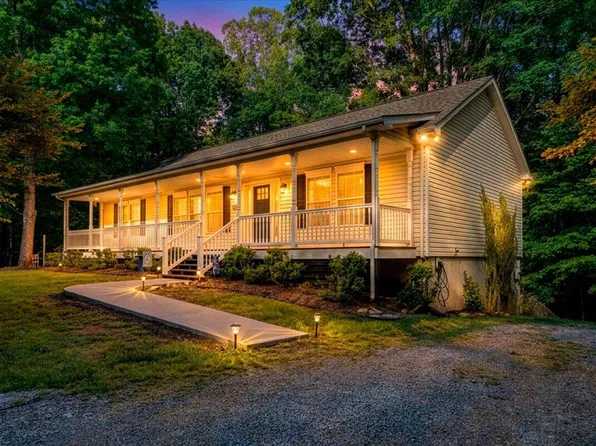 1044 Striper Ct, Moneta, VA 24121