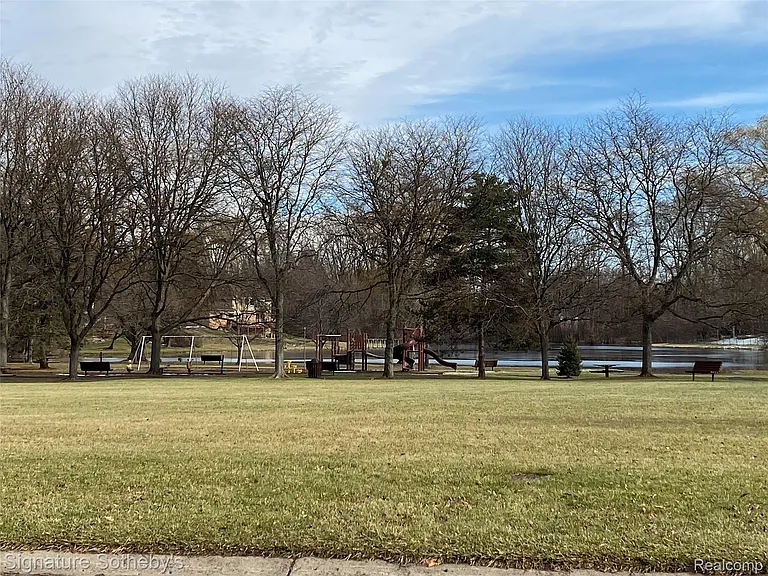 5105 Provincial Dr — Photo 22
