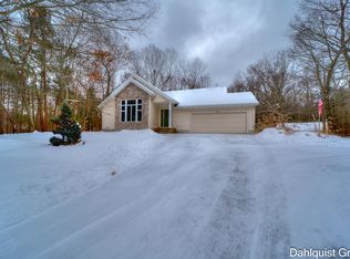 175 N Green Creek Rd, Muskegon, MI 49445