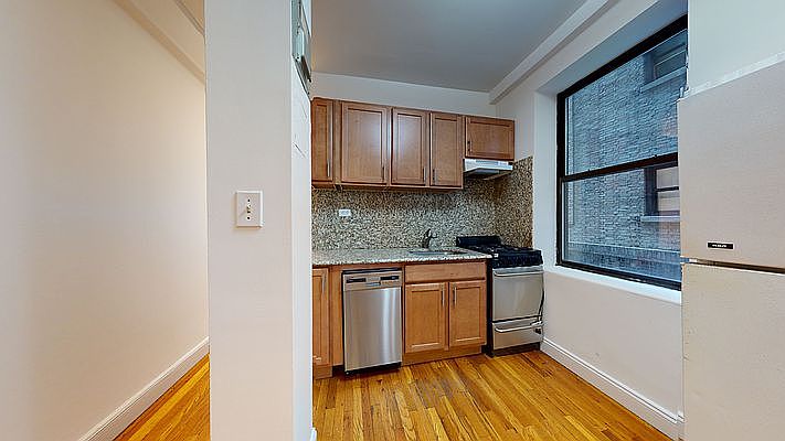 1st image of 245 W 51st St APT 307
