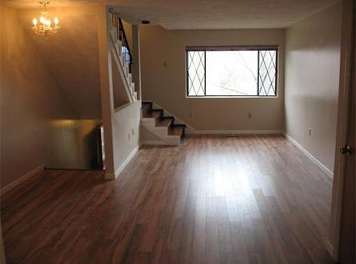 5th image of 248 Farrwood Dr