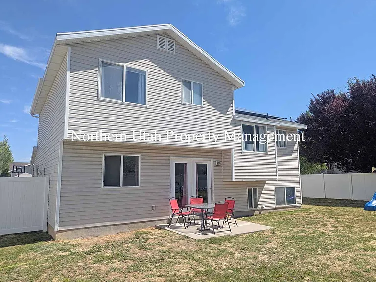 1287 W 2000 N — Photo 17