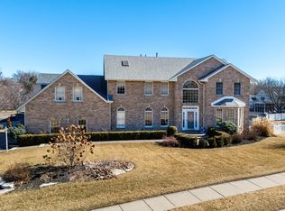 2101 Nicholas Ct, Bettendorf, IA 52722
