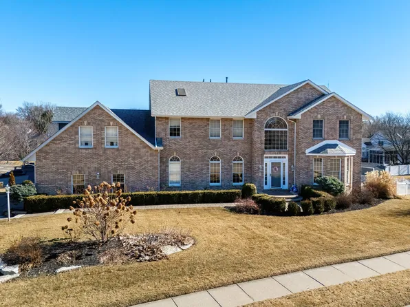 2101 Nicholas Ct, Bettendorf, IA 52722