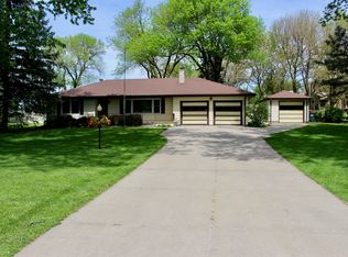 8105 Irvington Rd, Omaha, NE 68122