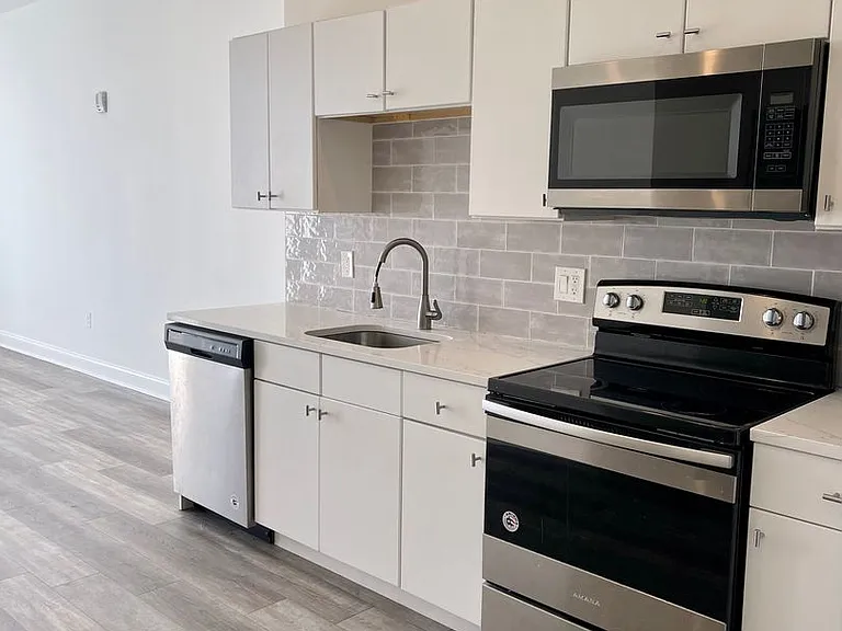 6800 Market Residential — Photo 2