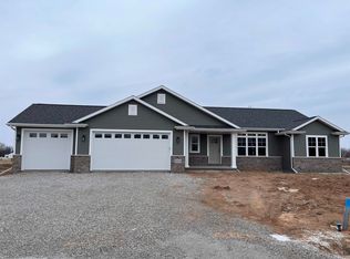 5364 Fenceline Ln, Omro, WI 54963