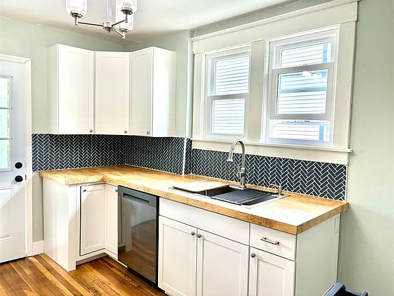 3rd image of 17 Mulberry St