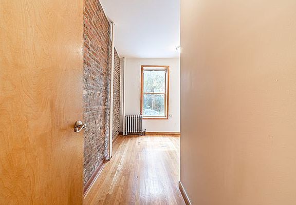 5th image of 326 21st St APT 4L