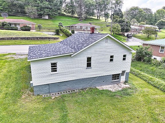 3rd image of 379 Freedom Ave