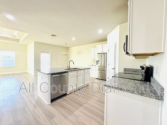 3rd image of 115 Moonraker Cir