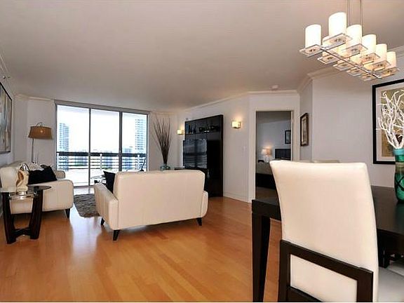 5th image of 19195 NE 36th Ct APT 2002