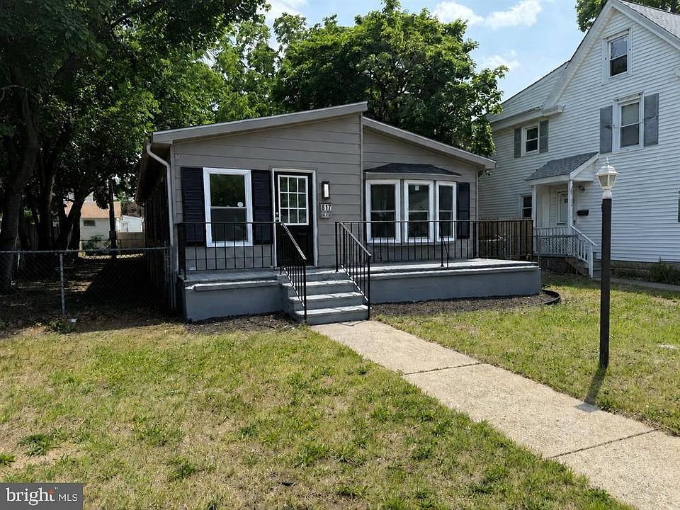 1st image of 817 E Main St