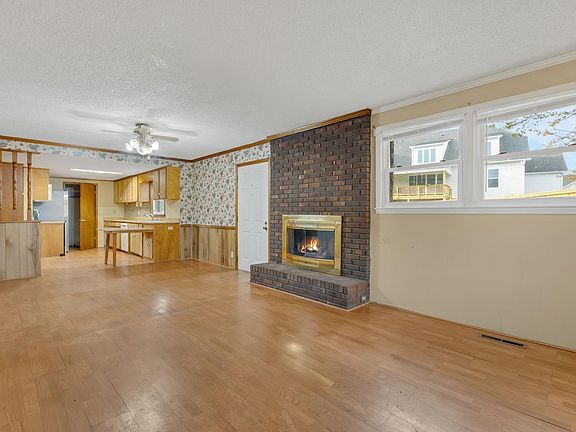 5th image of 160 J St