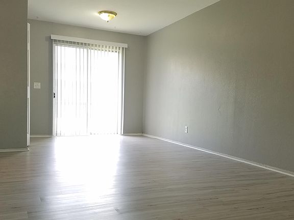 3rd image of 2677 Shoreland Ave #A4