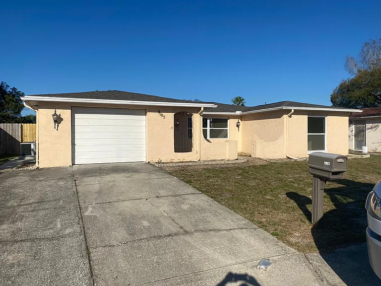 9105 Hermitage Ln — Photo 2