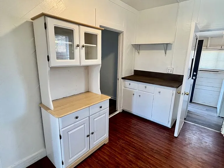 1214 Mitchell St — Photo 9