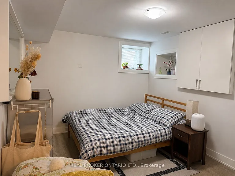 334 Monarch Park Ave #BASEMENT — Photo 7