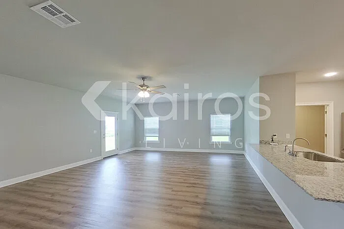 4 bed, 2.0 bath, 1950 sqft, $2,125 — Photo 2