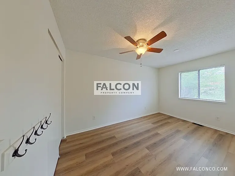1910 Whitehorn Dr N — Photo 7