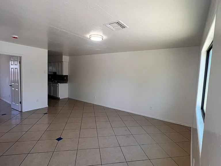 3925 E Blacklidge Dr #4 — Photo 2