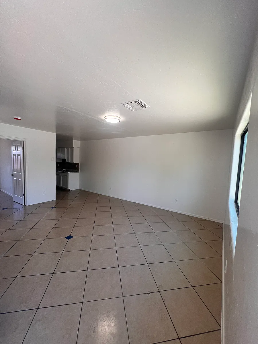Building Photo - 3925 E Blacklidge Dr #4