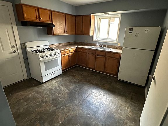 2nd image of 1123 Broadway Ave APT 2S