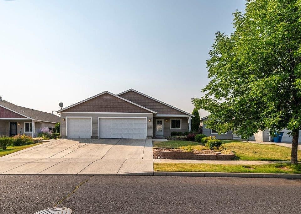 1st image of 646 NE Robin Pl