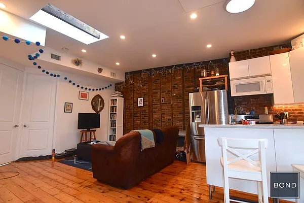 Rented by Bond New York | media 6