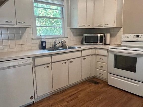 2nd image of 1634 Mayhew St