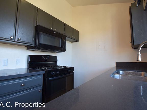 5th image of 12150 Oxnard St APT 6