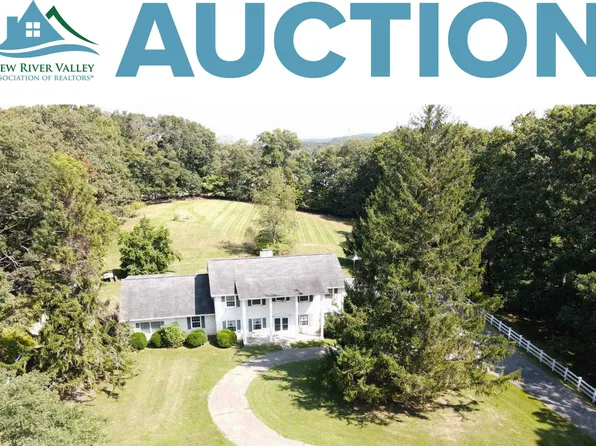 495 Simmons Rd, Christiansburg, VA 24073