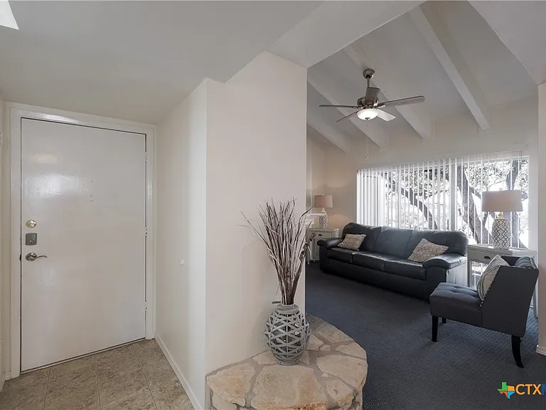 1135 Parkview Dr #C16 — Photo 4