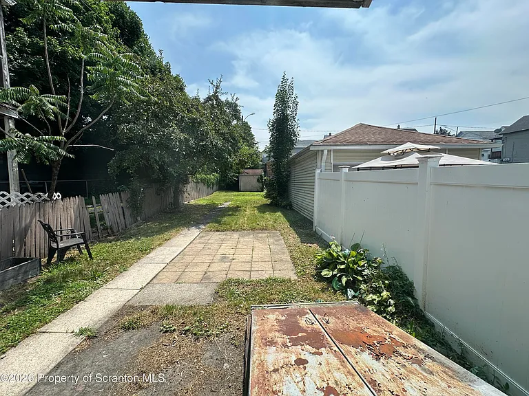 615 S Webster Ave — Photo 7