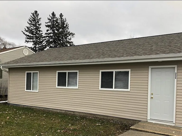 3525 Brandon St — Photo 3