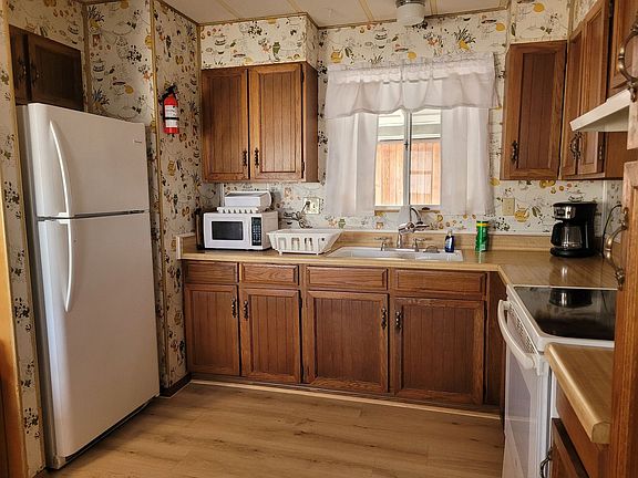 3rd image of 854 Terrace Dr