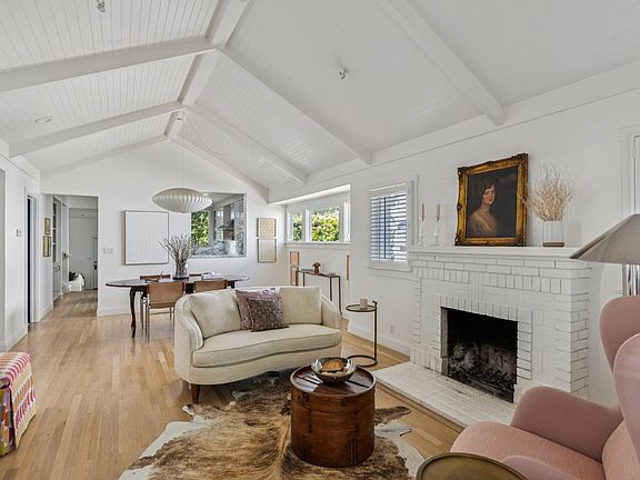 4th image of 32 Bayview Street