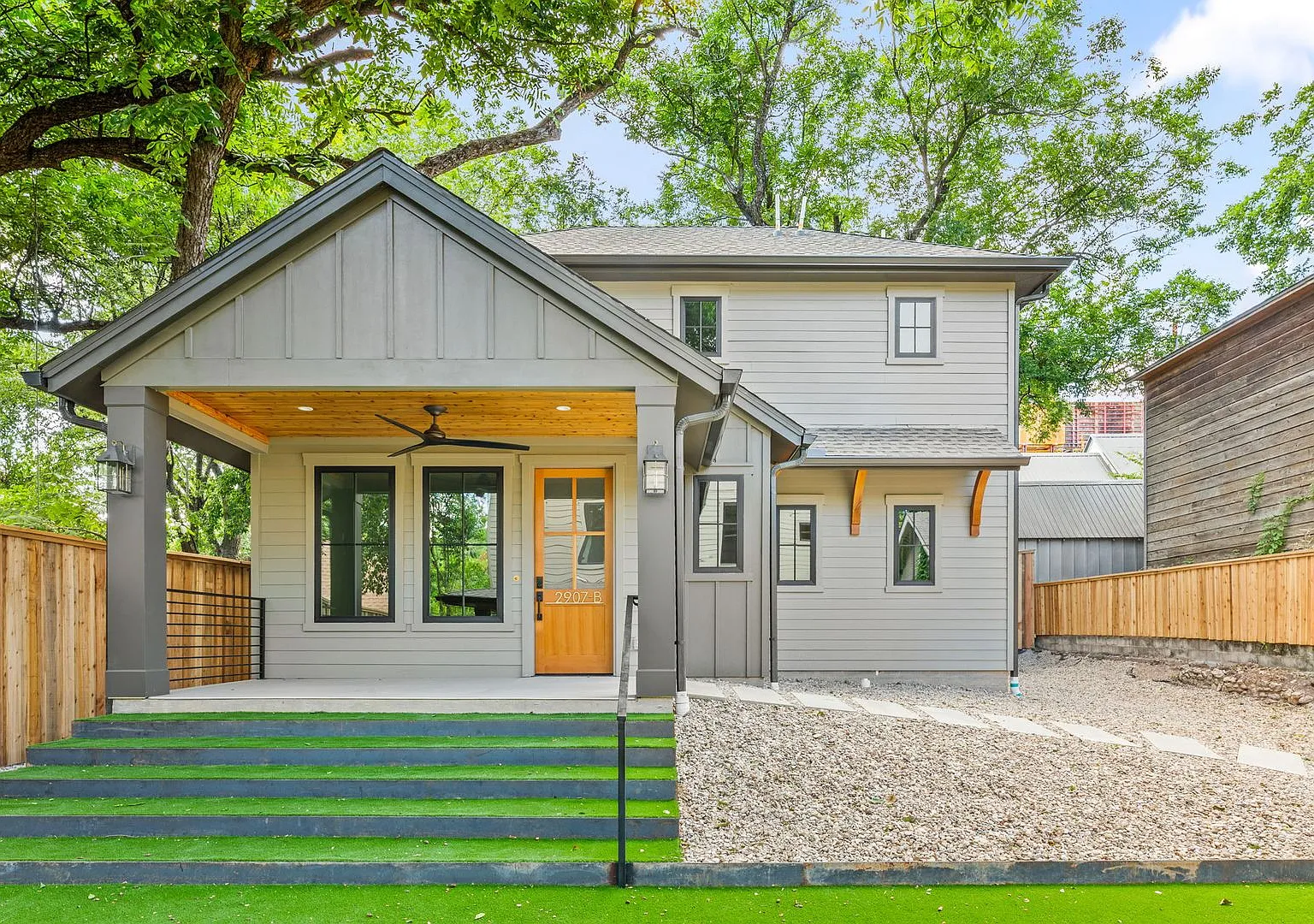2907 Beanna Street — Photo 2