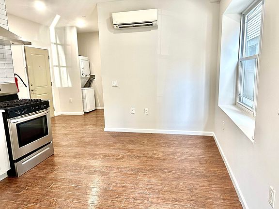 5th image of 40 Vroom St #1A