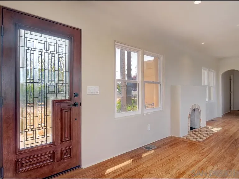 4388 Middlesex Dr — Photo 3