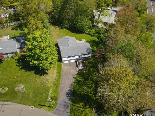 2 Spice Bush Lane, Branford, CT 06405