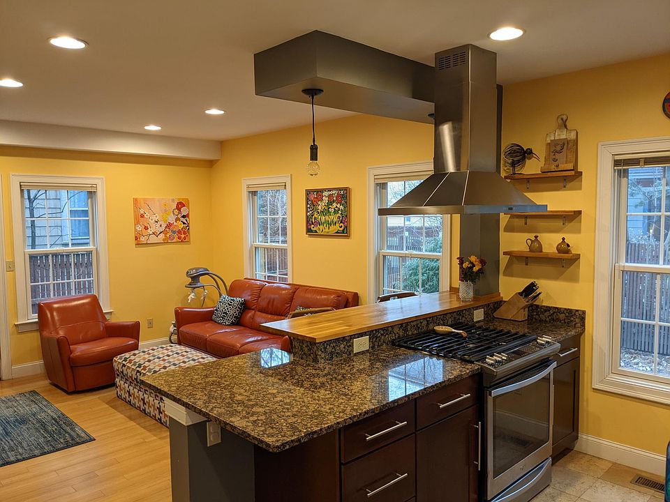 1st image of 323-325 Elm St #323-3