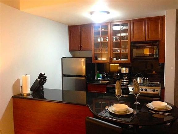3rd image of 150 W 51st St APT 1706