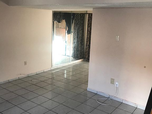 3rd image of 1701 W 42nd Pl APT 42