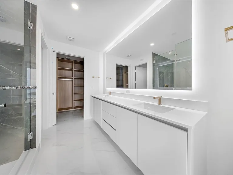 700 NE 24th St #1706 — Photo 27