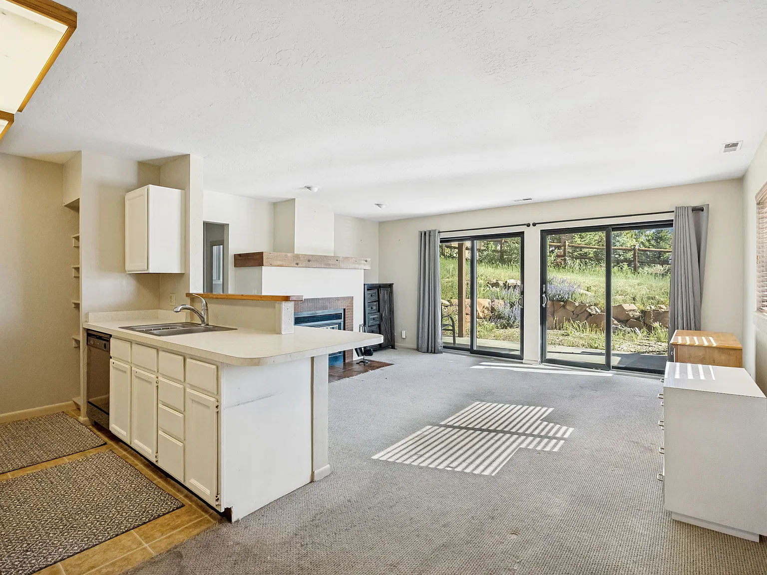 1 bed, 1000 sqft, $2,000 — Photo 4